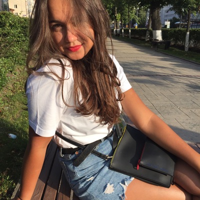 Лера Попова